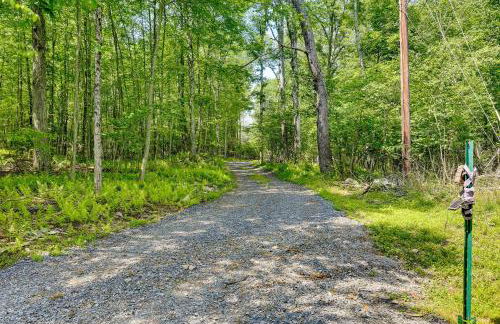 Secluded Poconos Cabin 75 Acres and Fire Pit! - Foto 28