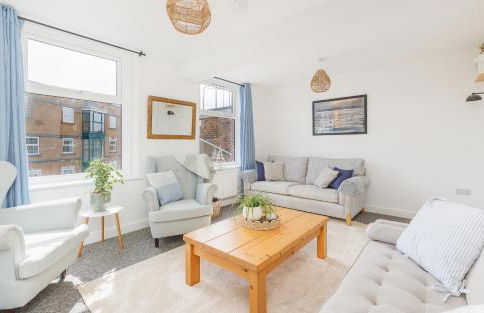 Heart of Cowes - 10 Guests, 200m to Town, Sea View - Photo 21