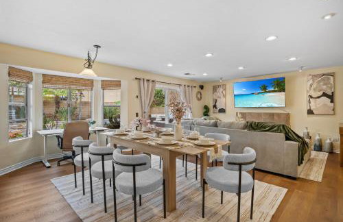 Entire Private Home with 4 Bedrooms, Pool, Hot Tub, King Bed, Garage, Available Now - Foto 42