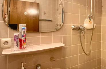 Ruhe & Charme - Family Apartment for 4 People, Self-Check-In, Free Parking, U-Bahn, Netflix - Foto 11