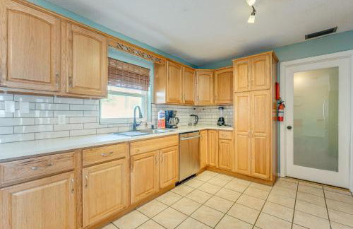 Fire Pit! Family Getaway, 6 Mi to Beach Access - Foto 10