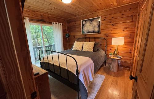 Downward Dog Lodge - Mountain Yoga Retreat, Hot Tub & Pet-Friendly Escape - Foto 10