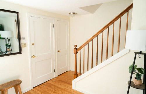 5-star Renovated 3BR Home & Backyard Deck near SU & Hospitals - Foto 32