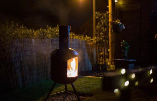 The Old Pumphouse Shepherds Hut with Hot Tub - Photo 18