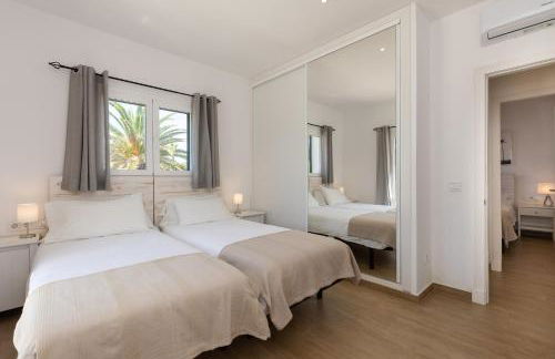 Villa Maravilla with HEATABLE pool ROOFTOPbar with sea views - Foto 27