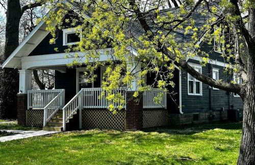 Mrs. Hughes Cottage - 2 bedroom House w/ parking - Foto 1