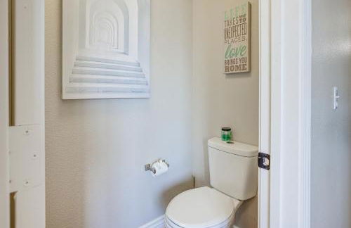 Large Las Vegas Home with Pool, Hot Tub and Game Room - Foto 19