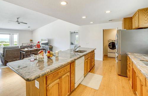 Steps to Clear Lake Hot Tub Haven in NorCal! - Foto 6