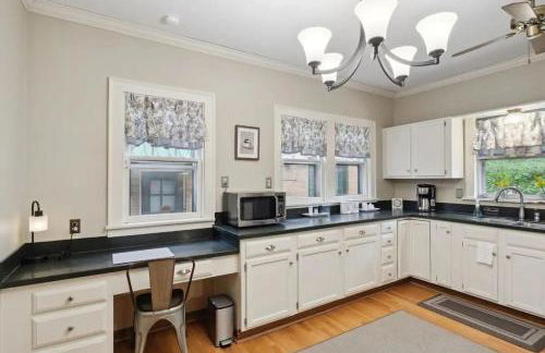 Walk to Notre Dame Harter Heights Hideaway - Foto 18