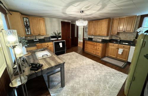 Large, Comfortable & Conveniently located Home - Foto 30