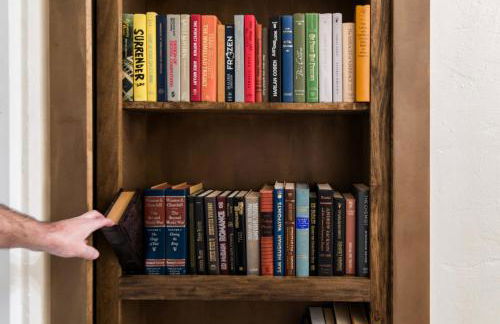 5BR Oasis with Pool, Arcade, Sauna - Photo 20