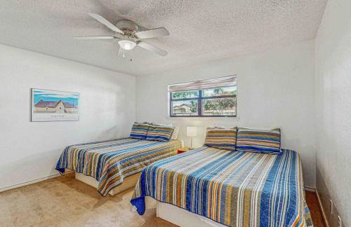 Spacious Lakefront Home with Water Views, WiFi & Private Washer/Dryer - Foto 17