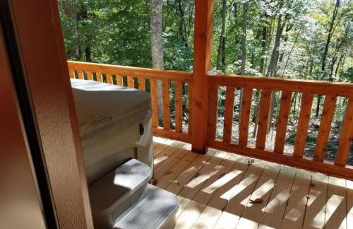 Cozy Family-Friendly Cabin with Private Outdoor Jacuzzi near Huntington, West Virginia - Foto 15