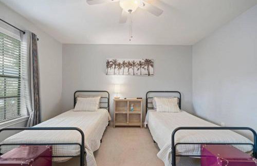 Townhome - Convenient Location - Foto 33