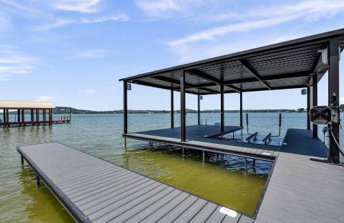 Lakefront Stay for 16 with Pool Dock & Game Room - Foto 51