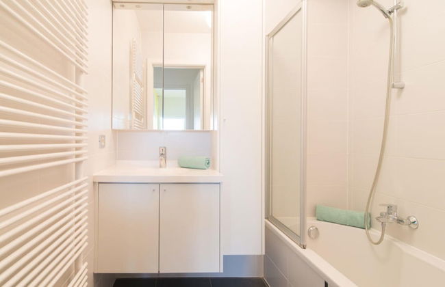 South Facing Apartment With Terrace - Photo 13