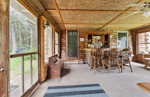 8BR 5BA Huge Dog Friendly Log Cabin near Wisconsin Dells and Lake sleeps 25plus - Foto 56