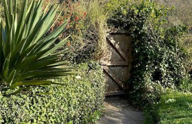 Charming Escape - Dog-Friendly Writer's Stone Cottage in the Stroud Valleys - Photo 13