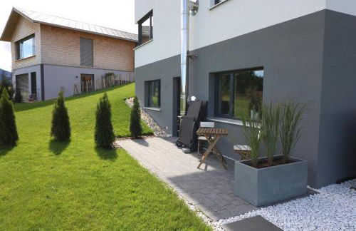 Ferienwohnung mit eigenem Garten und Bergblick - Foto 16