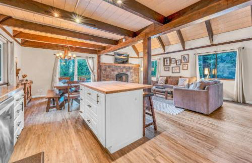 Beautiful Homewood Retreat with Deck and Grill - Foto 8