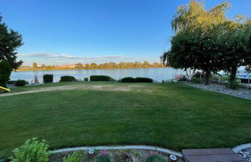 Edgewater Paradise HotTub Private Dock & Game Room - Foto 2