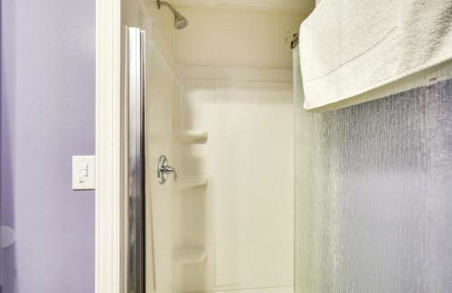 Deer Lake Lodge on 700 Wooded Acres in Dayton! - Foto 15