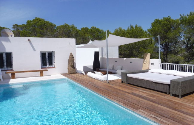 Villa in Cala Tarida With Private Pool & Sea View - Photo 25
