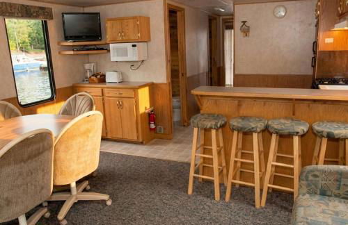 Spacious Floating Mansion - House Boat - Largest Floating Lodge - Sleeps 12 - Fast Wi-Fi HB06 - Foto 7