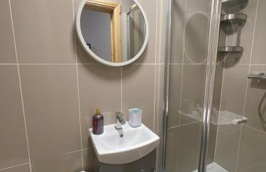 West Midlands-2 Double Bed Room Apartment - Photo 43