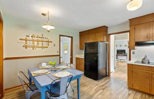 5BR Woodland Retreat on 7 Acres with a Pond - Foto 39