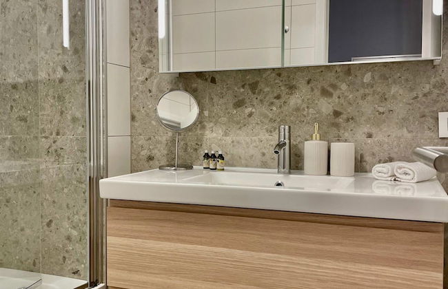 Luxury 2BR 2BA Near Fashion District by Oneluxstay - Foto 75