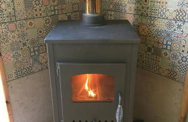 Rosa the Cosy Cabin - Gypsy Wagon - Shepherds Hut, RIVER VIEWS Off-grid eco living - Foto 14