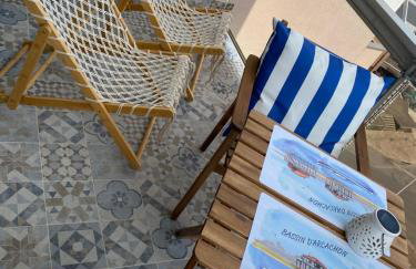 Aux pieds des plages, du port, de la piste cyclable et des commerces de proximité, un studio au dernier étage avec une vue panoramique sur le Bassin d'Arcachon, entièrement rénové, dans une résidence avec piscine - Foto 19