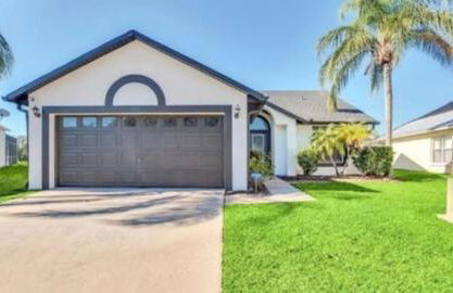 Spacious 3 bedroom pool home with lake view - Foto 1