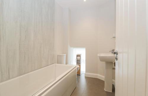 The Old School - Photo 17