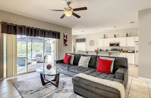 Extended Sun Deck with Private Pool in Gated Quiet Community - Foto 7