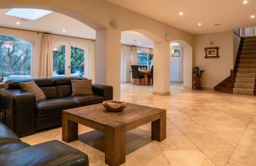 5BDR Luxe Villa By Torr Property Group Short Lets & Serviced Accommodation With Free Parking & River View Stratford-Upon-Avon - Foto 60