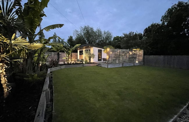 Maygrove Retreat - Sleeps 2 - Jacuzzi - Parking - Photo 13