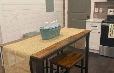 Cozy 2-bedroom Farmhouse with parking on premise - Foto 16