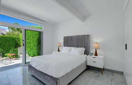 Palm Springs Luxury Home With Pool and Next to Downtown & Airport - Photo 2