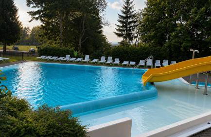Ferienwohnung Schönblick inklusive Hallenbad, Sauna, Außenpool & Fitnessstudio, familienfreundlich ausgestattet, großes 2-Zimmer-Apartment - Foto 18