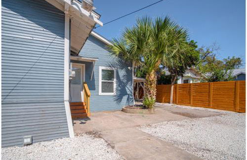 Unwind in Style 4BR2BA Quick Access to Downtown - Foto 33