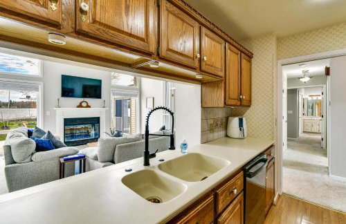 Lakefront Fall Home w/ Deck & Dock in Oscoda Twp! - Foto 8