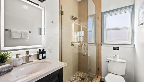 Newly Remodeled Cozy Beach Retreat Ocean Views - Foto 5, towels, Shower