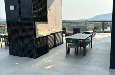 Apto Elegante com Localização Privilegiada e Rooftop incrível - Foto 19