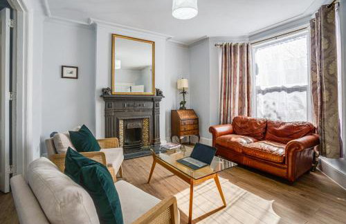 4BR Family Home, Garden, WiFi, 5mins to Elisabeth Line & 10min to Stratford - Foto 15