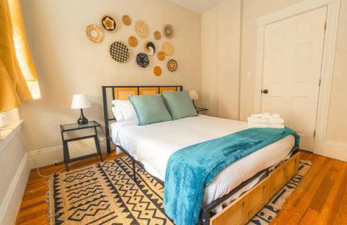 Charming 4-BDR - Walk to Downtown & Free parking! - Foto 14