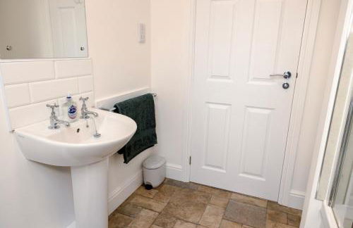 School Lodge - Photo 25