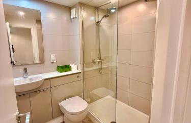 Modern 2-Bed Apartment with Off-Street Parking in Chiswick - Foto 12