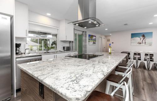 Modern Home, Heated Pool, Close to Beaches! - Foto 32